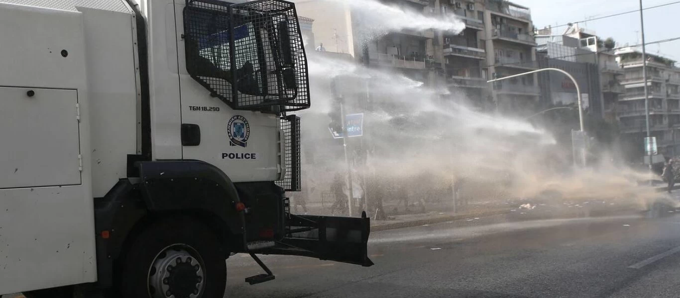 Νερό αντί για χημικά για τις «αύρες» της αστυνομία για τις διαδηλώσεις